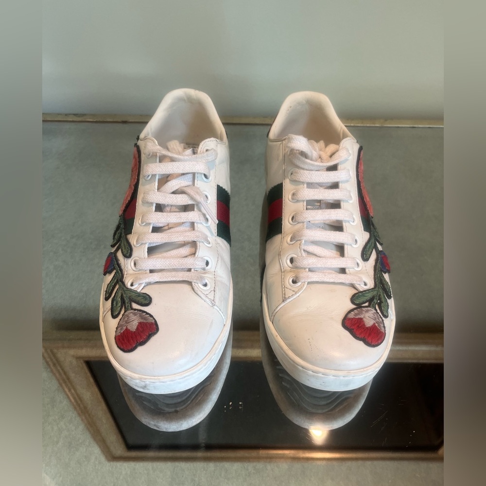 Guccis shoes; size 38